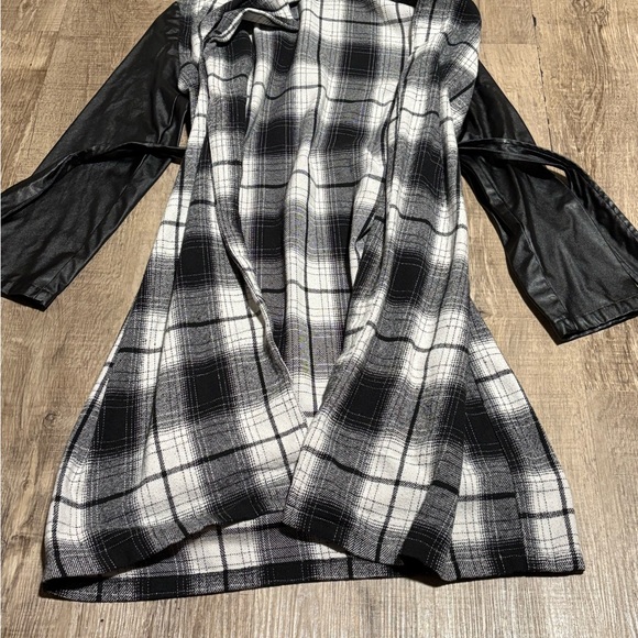 Black and White Plaid Women's coat - Picture 3 of 4